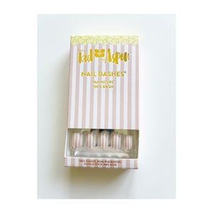 Red Aspen Paige’s Popcorn short nail dash